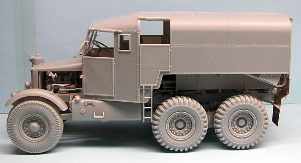 Thunder Model 1/35 British Army Scammell Pioneer Heavy Artillery Tractor R100 Plastic Model Kit TB35202