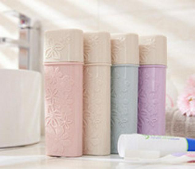 

Portable Plastic Toothbrush Holder with Lid – Carved Plain Color for Travel