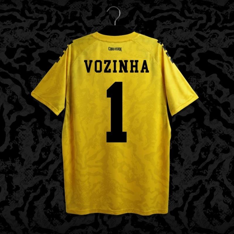 Nuova Maglia Portiere Capo Verde Vozinha #1 2026 – Maglietta Unisex ad Asciugatura Rapida – Top Sportivo da Allenamento Calcio – Coordinato per la Famiglia