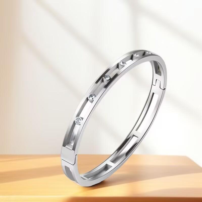 European-American Stainless Steel Diamond-Inlaid Hollow Women s Bracelet - Colorfast Titanium Fashion Jewelry