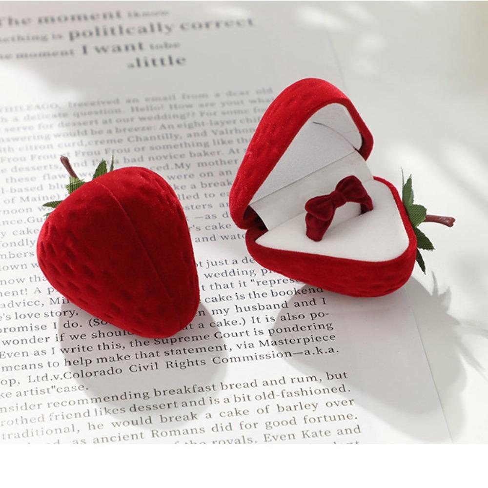 

Флокированная пластиковая коробочка для кольца в виде клубники красная держатель для кольца модный футляр для помолвочного кольца кольцо и серьги Ring Box