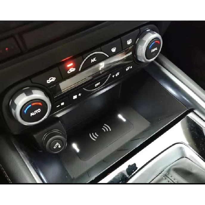 Car Wireless Charger Center Console Fast Phone Charging Panel For Mazda CX-5 CX5 Interior Accessories 2017-2025 parts