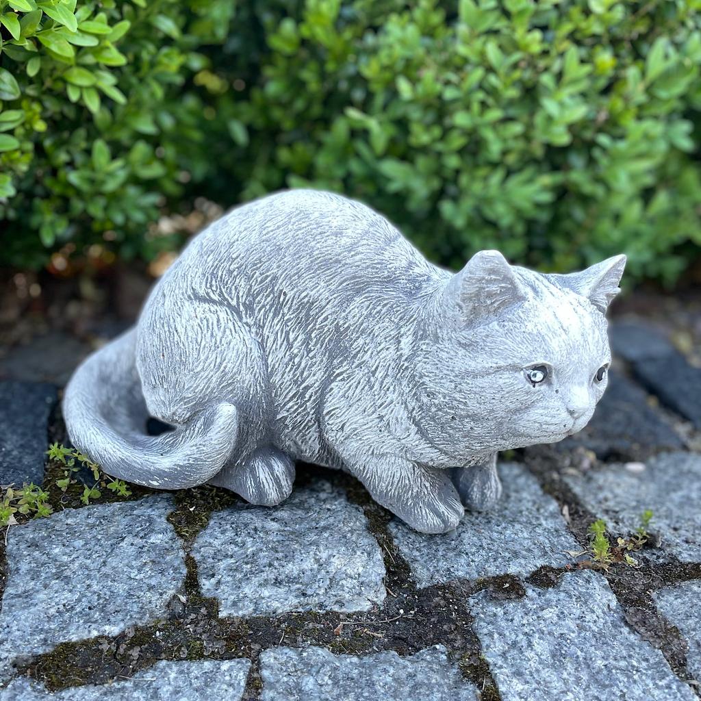 Frost-resistant cat figure - the perfect gift for an animal lover!