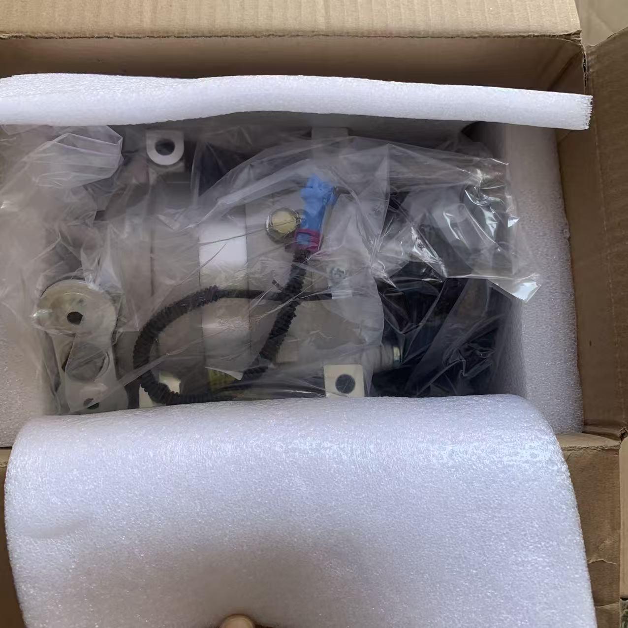 

Air Conditioning Compressor for Sinotruk Howo AZ964913000007 серебряный