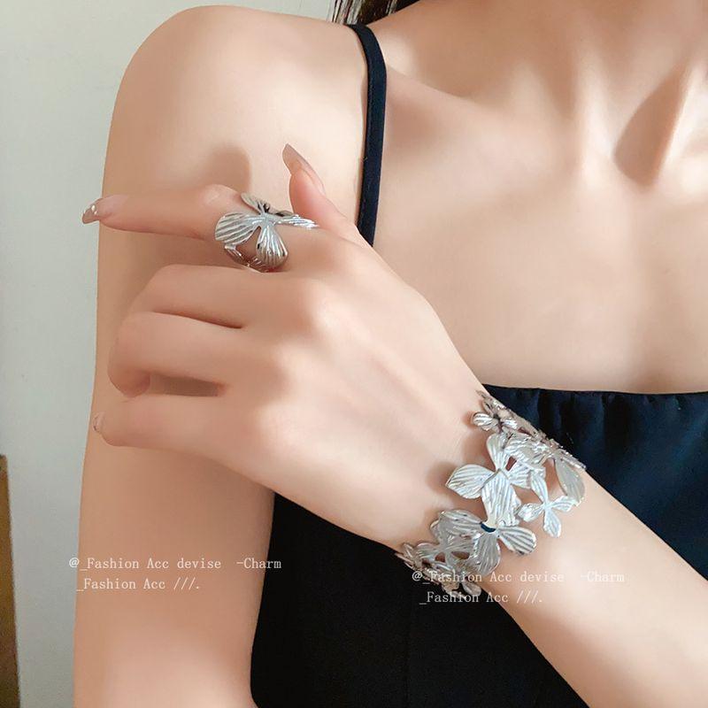 Fashion Beautiful Flowers Bracelet Female Fashion Exquisite Refined Grace Fancy Accessible Luxury Bracelet Niche Personality All-Match Jewelry