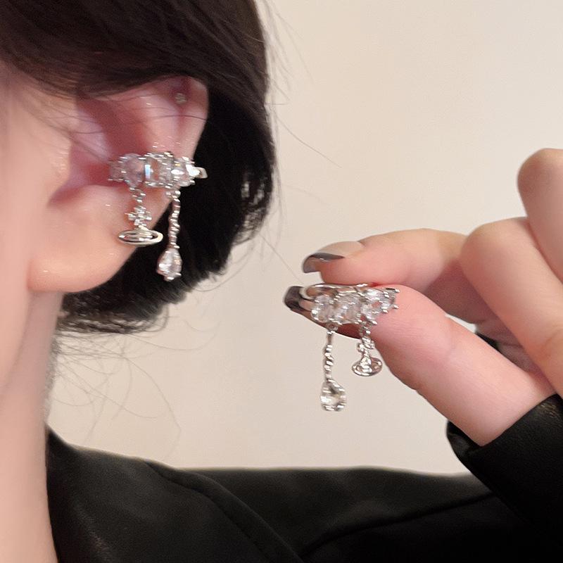 Korean Style Tassel Butterfly Ear Cuff: Exquisite No-Piercing Clip-On Earrings for Women
