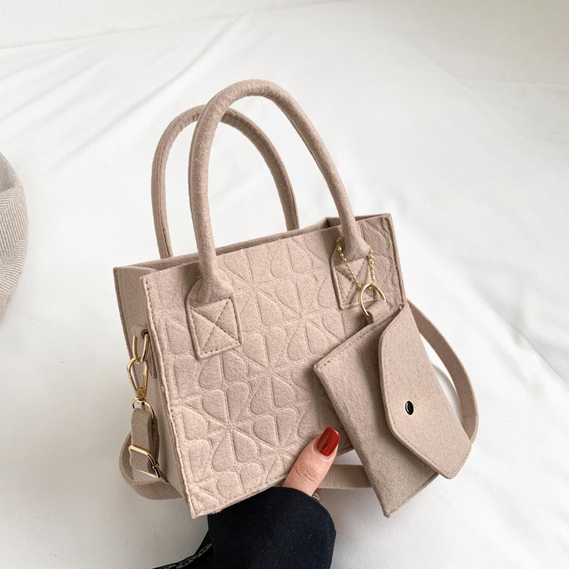 Set di borsetta versatile di nicchia con texture 2025: Semplice Borsa a Spalla e a Tracolla in Feltro per Mamma e Bambino