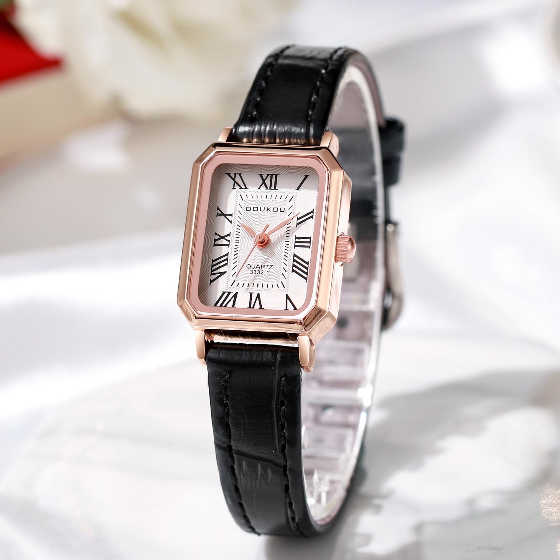 

Женские часы Прямоугольный корпус Золотой циферблат Кварцевые наручные часы Простые римские цифры Женские Черный ремешок Часы Винтажная мода Relogio