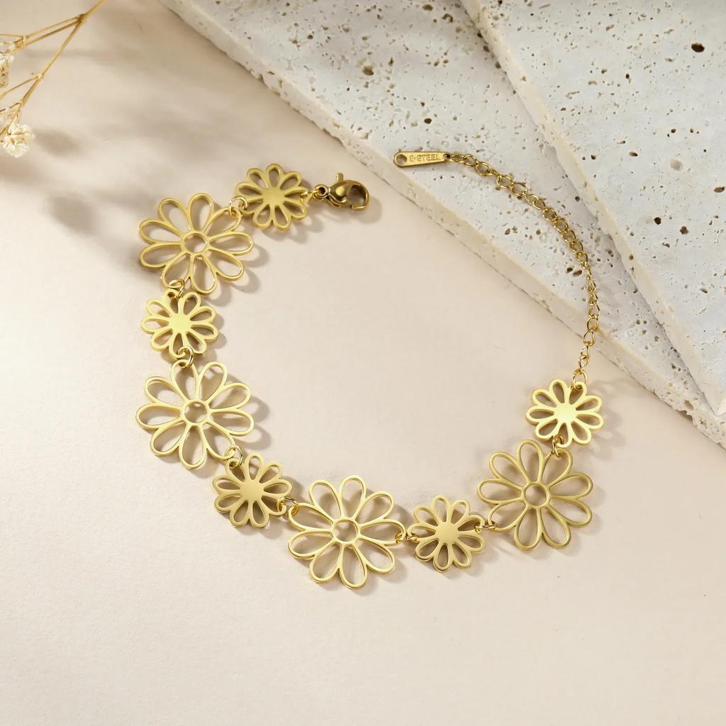 Cazador Cute Flower Stud Earrings for Women Stainless Steel Jewelry Gold Color Floral Piercing Earrings 2026 Trend Gift
