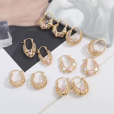 Boucles d'Oreilles Femme Classique Blanc Motif Espace Haute Sensibilité Tendance Mode Géométrie Vent Froid Niche Simple Mariage Fête Luxe