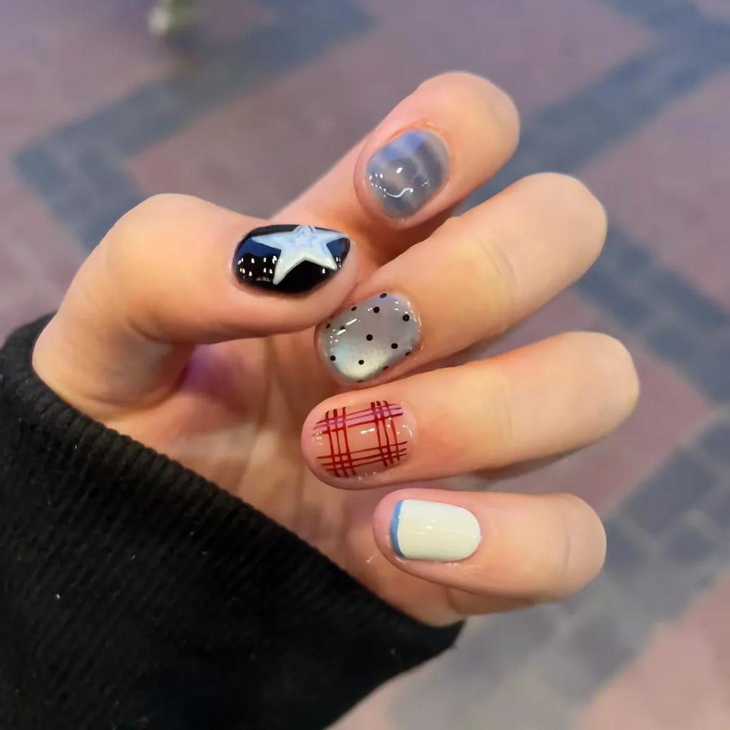 10 Pcs Short Oval Press On Nails Glossy Block Stripes And Star Designs Mix And Match False Nails For Women And Girls