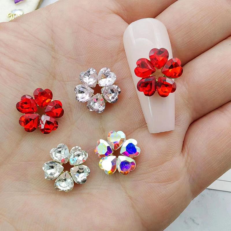 Persikofärgade Hjärta Strass Nageldekorationer - Fembladiga, Superglänsande Nageldekorationer Inspirerade av Japanska och Koreanska Trender