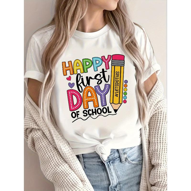 

European Size Women s First Day of Graphic Tee - Happy FIRST DAY OF Shirt with Pencils - White Casual T-Shirt for Teachers,, Back-to- Party Outfits S белый
