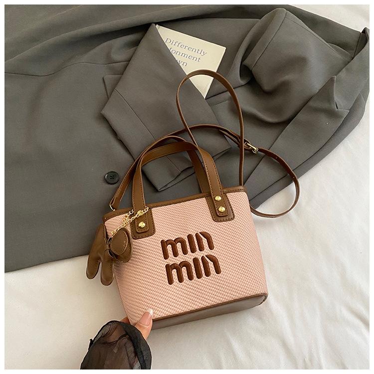 

2025 new niche design contrasting color splicing small bag women s messenger bag high-end texture versatile shoulder bucket bag