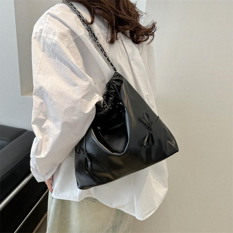 French niche pleated design handbag women's spring new trend versatile simple bucket fashion messenger bag