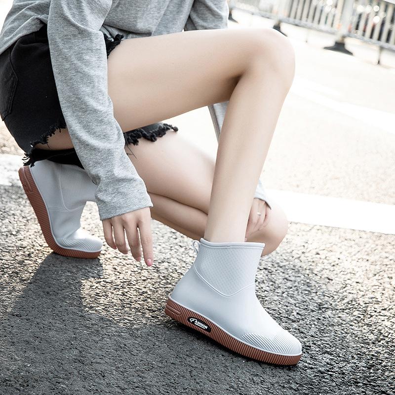 Non-slip water shoes women's short tube outer wear short rain shoes student fashion rain boots thermal rubber shoes low tube water shoes