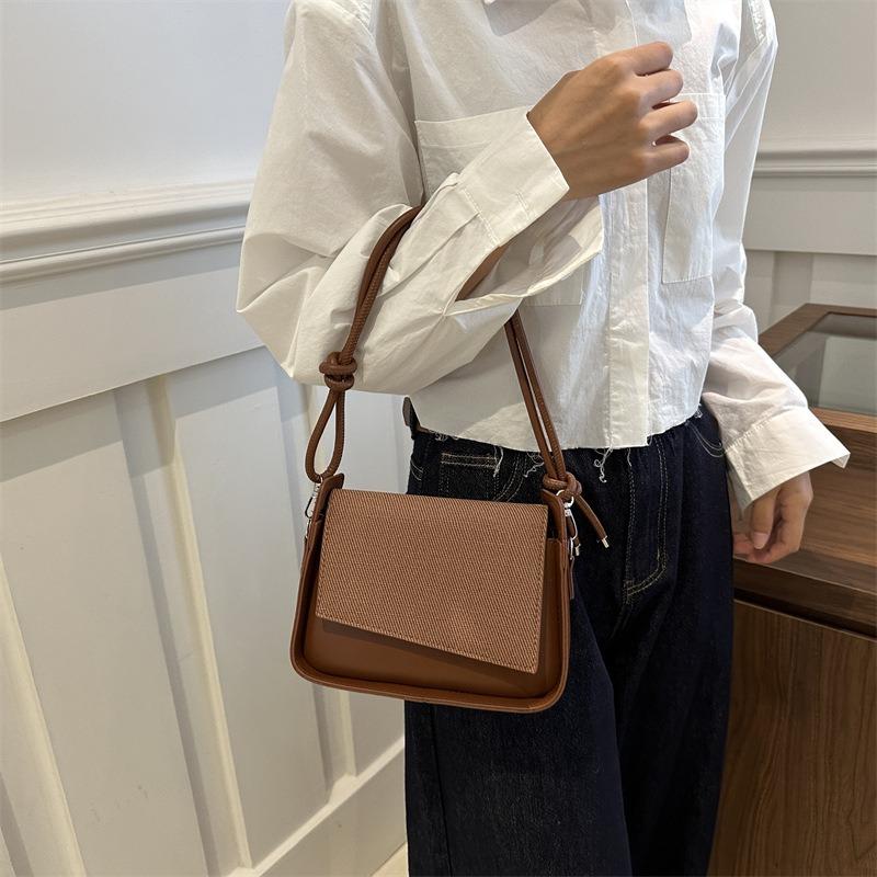Beautiful casual small square bag fashionable niche women's summer new portable personalized bag casual armpit bag
