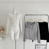 Ensemble Deux Pièces Réversible en Polaire Synthétique pour Couche de Base: Haut intérieur doux, polyvalent, à maille lâche.