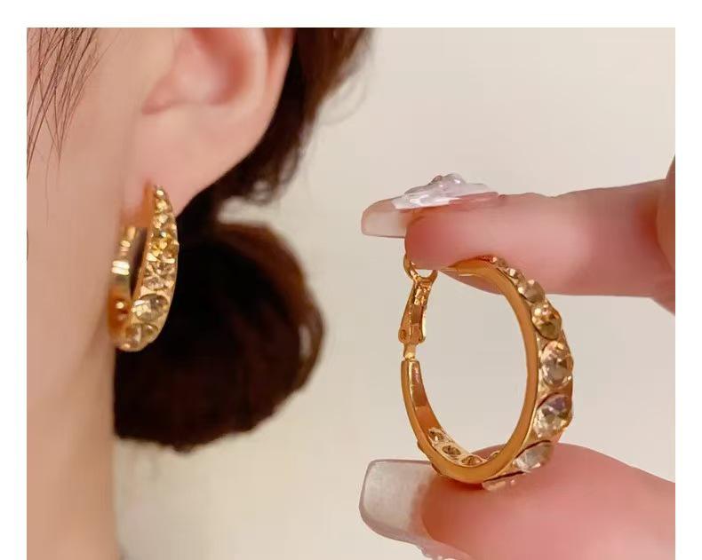 

Silver Needle Rhinestone Round Earrings - Simple, Luxurious, Versatile Ear Cuffs for Women золотой