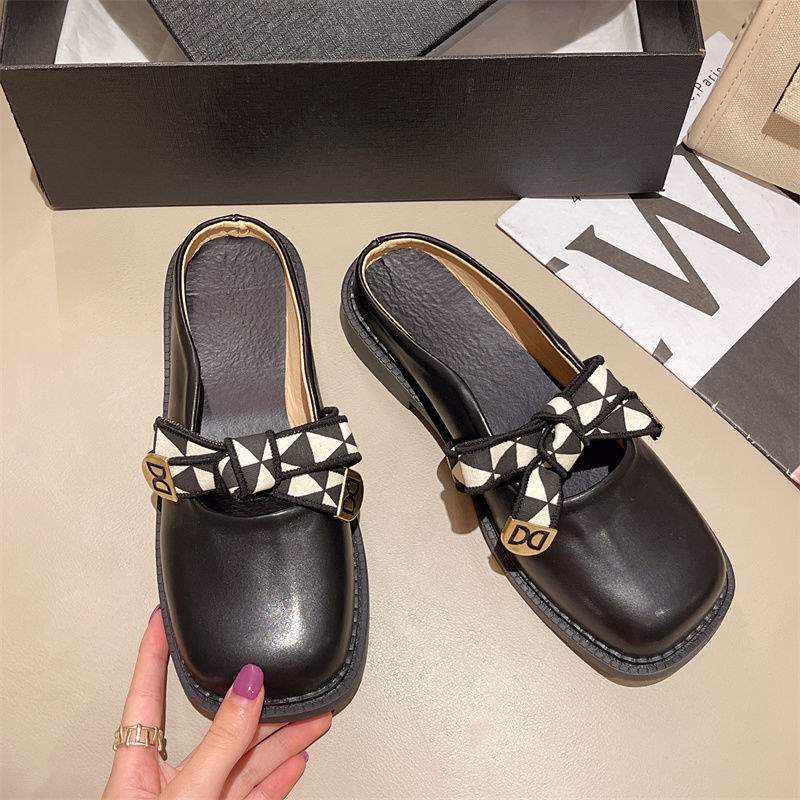 

Ретро британский стиль туфли Мюли женские 2025 новые на плоской подошве универсальные милые с бантом темпераментные с закрытым носком полушлепанцы тренд 40