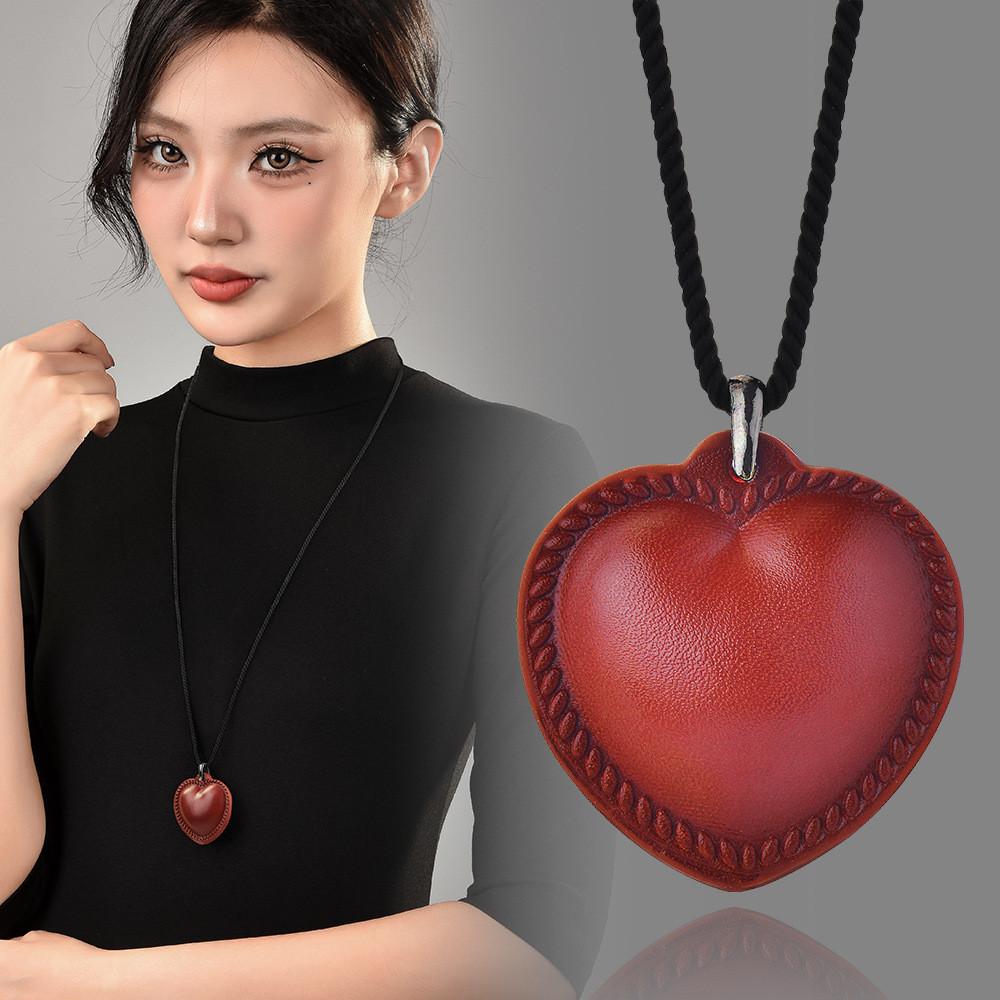 Shaped Fashionable Heart Choker Necklace In Leather For Unisex Casual Wear