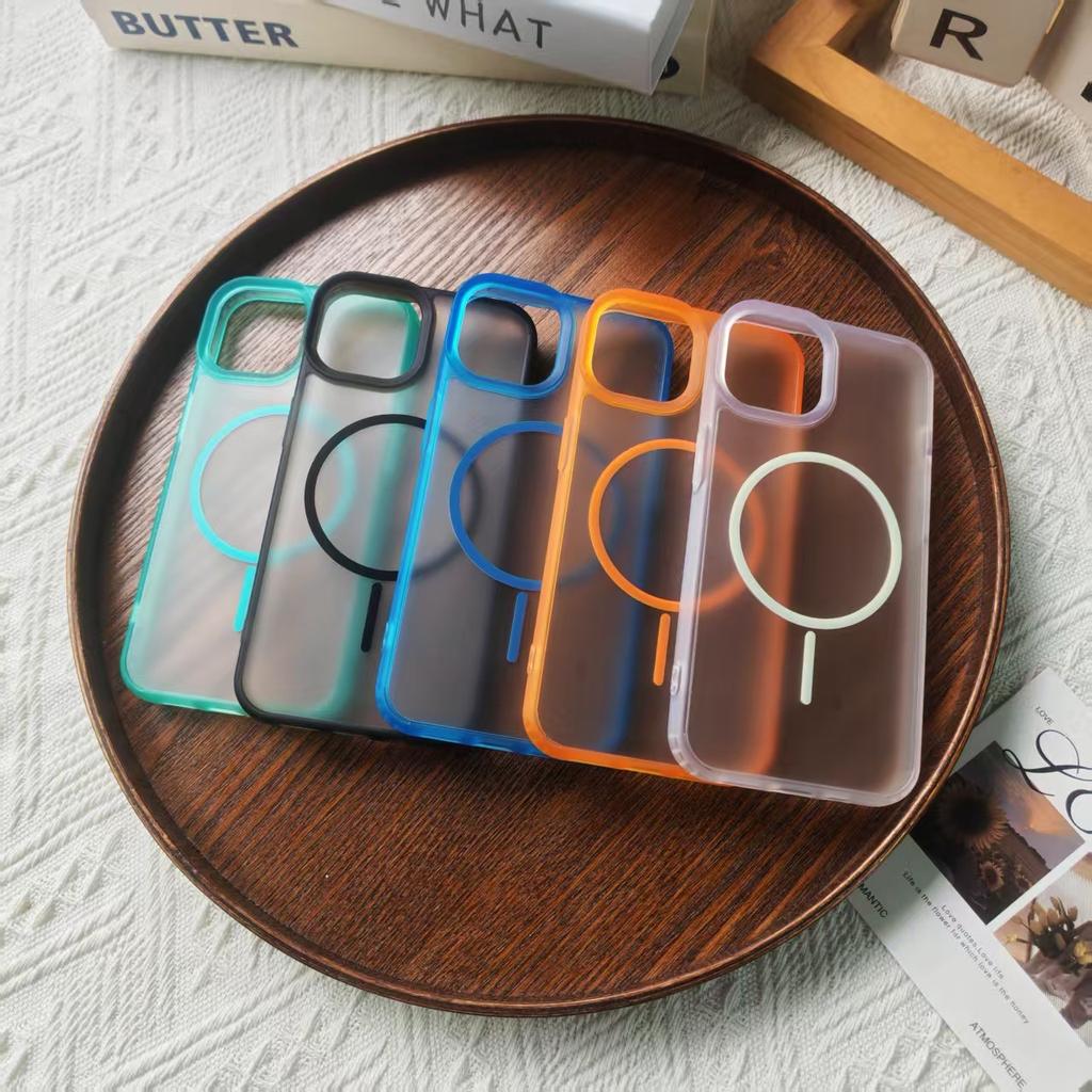 Frosted fine magnetic strip mobile phone case is suitable for Apple 16promax protective case iPhone13/14/15 anti-drop.