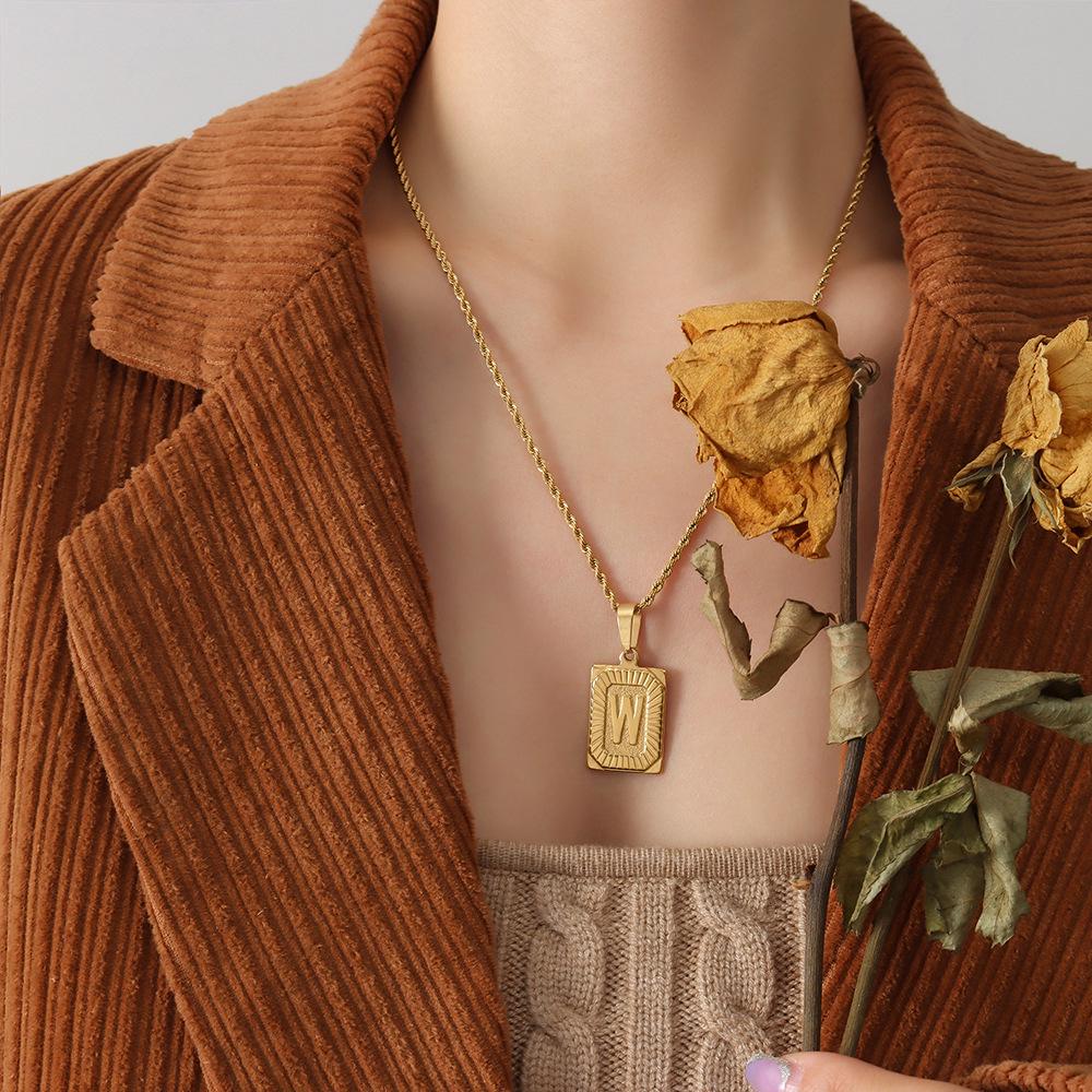 Qiong Yao Hip Hop 26-Letter Square Pendant Necklace, Clavicle Chain, 18K Gold Plated Titanium Steel.