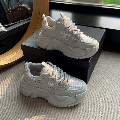 Maille respirante printemps 2025 nouvelles petites chaussures blanches confortables à semelles épaisses tendance loisirs pour femmes
