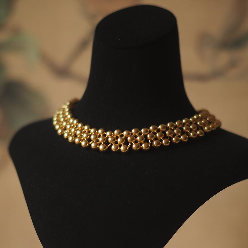 

Small Golden Bead Retro Light Luxury Floral Same Style Necklace