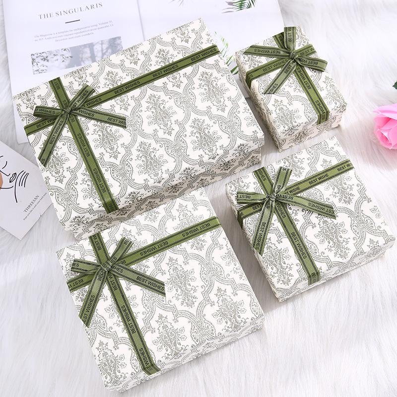 

Набор подарочной коробки высокого класса: Включает бант, сувенир, коробку для помады на день рождения и на День святого Валентина Size 1 Exterior: 14x10x7cm