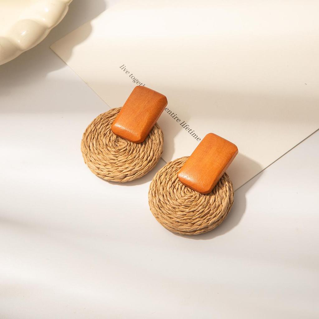 European Retro Geometric Raffia Earrings: Vacation-Style Wooden Hollow Long Accessories for Women