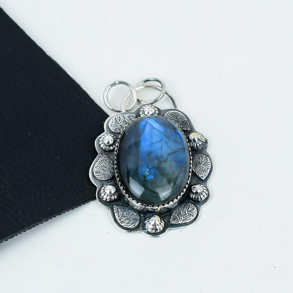 Natural Labradorite Gemstone Silver Pendant In 925 Sterling Silver- Handmade Design, Everyday Wear Jewelry, Unique Pendant Father's Day Gift