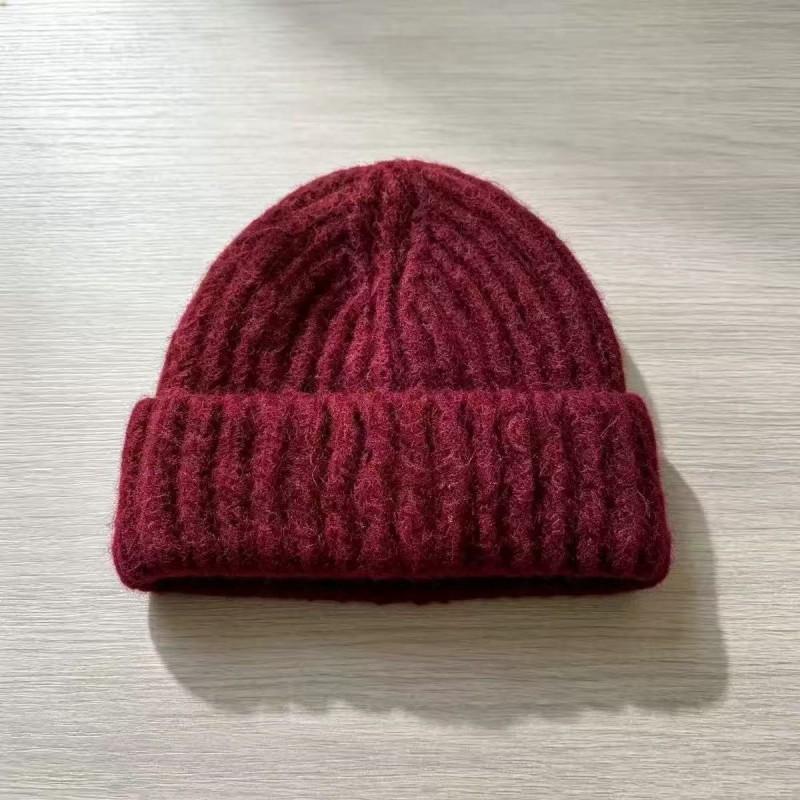2026 Winter Solid Color Knit Beanie Hat Women Warm Ear-Protective Slimming Face Fit Casual Daily Wear
