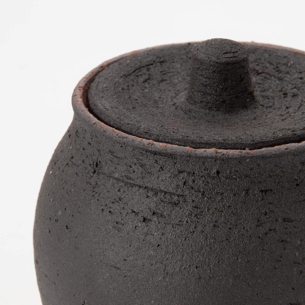 Hechimon Shigaraki Ware Salt Ceramic Storage Salt Made in Moisture Absorbing and Humidity Maintaining Dryness Jar, Small, Black, Canister, Container,