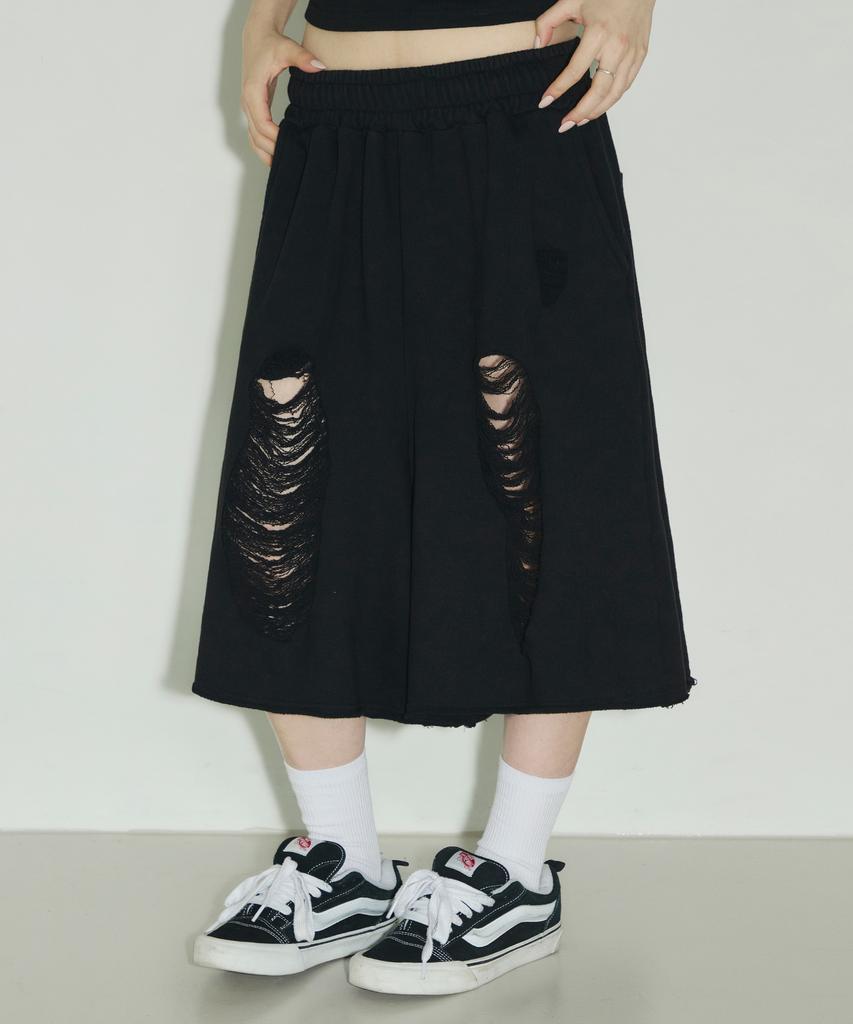 Seulliggeullou Damaged Bermuda Sweatpants [Black]