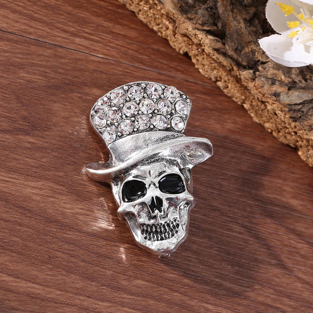 

12 SZIES Halloween Fashion Funny Multi-skull Anti-exposure Accessory Brooch 2*3CM