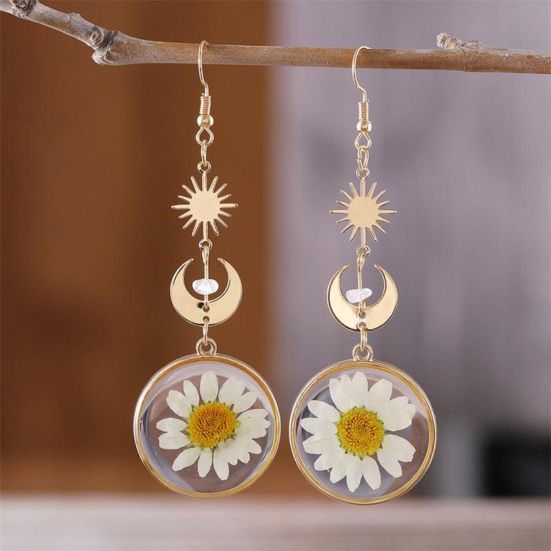 1Pair Creative White Daisy Pressed Studs Earring Boho Style Pressed Flower Earrings Vintage Fashion Ear Jewelry Party Gift