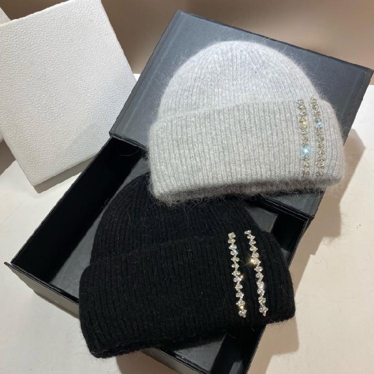 Rhinestones Unisex Hats Outdoor Fuzzy Winter Hat Handmade Protable Hat Suitable for Various Head Size