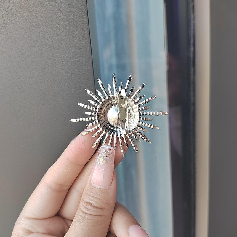 Niche Sunflower Pearl Brooch Women'S Full Diamond Pin Suit Sweater Cardigan High-End Clothing Accessories