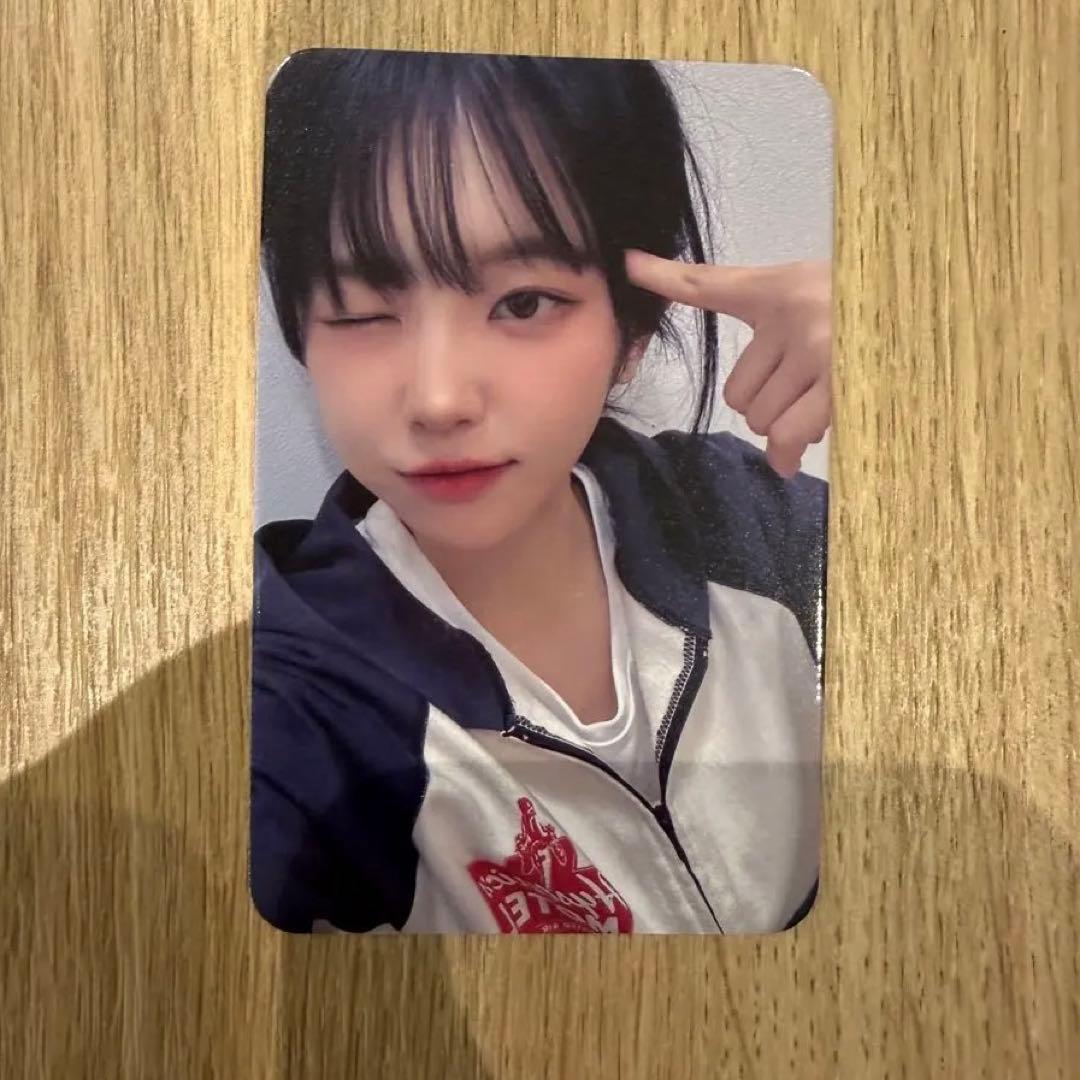 [USED] QWER In-Person Bonus Trading Card: What do you like? ver. Chodan