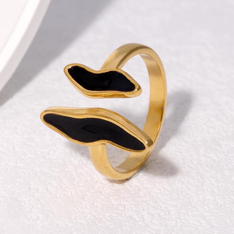Women's European & American Trendy 18K Gold Drip Oil Titanium Steel Ring, Stylish & Versatile with a French Retro Vibe