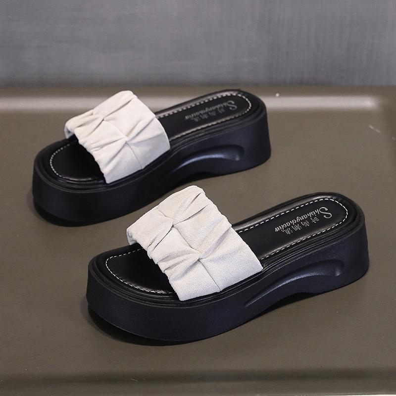 Versatile outer slippers 2025 summer new thick-bottomed muffin bottom soft-bottomed simple outer wear beach pearl cool slippers