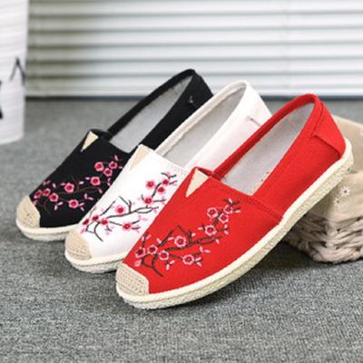 New Embroidery Shoes Women's Slip-ons Flat Shoes Summer Canvas Casual Shoes Breathable Light Walking Shoes Trend Fisherman Shoes