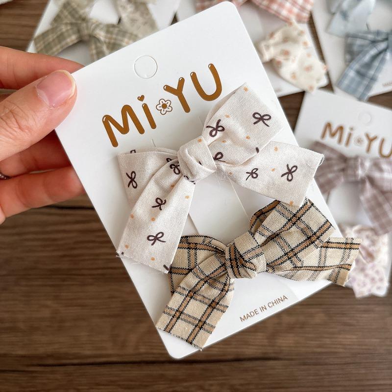 Fabric Floral Bow Bag with Fabric Pleats and Clips for Girls with Checkered Style That Is Versatile and Features Side-blow Hairstyle Hair Clips