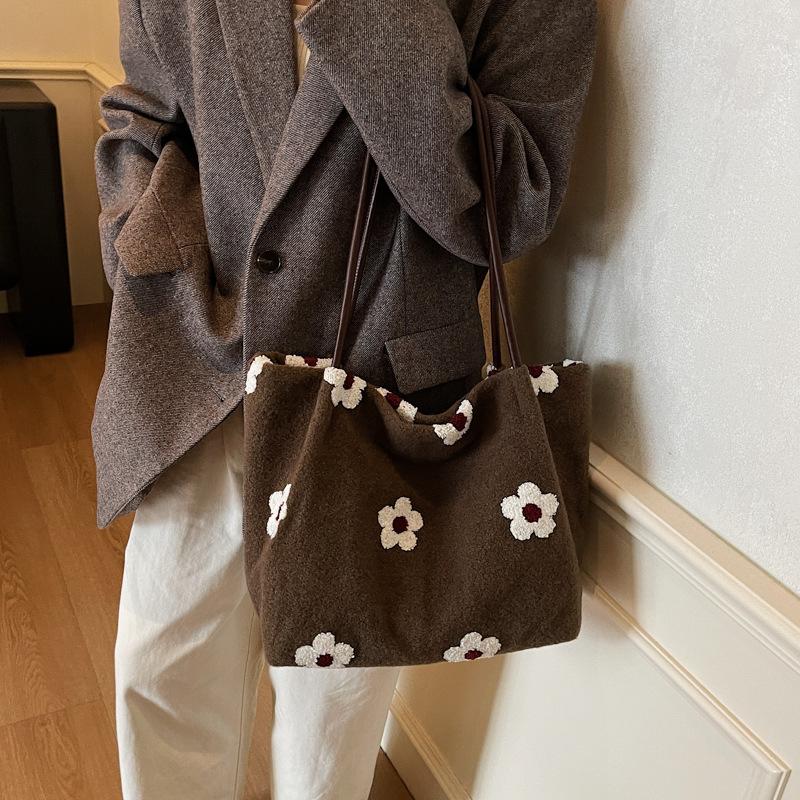New Sweet Texture and Simple Shoulder Bags for Women Fluffy Versatile Causal Tote Handle Bags Fashi Commuting Bags for Travel