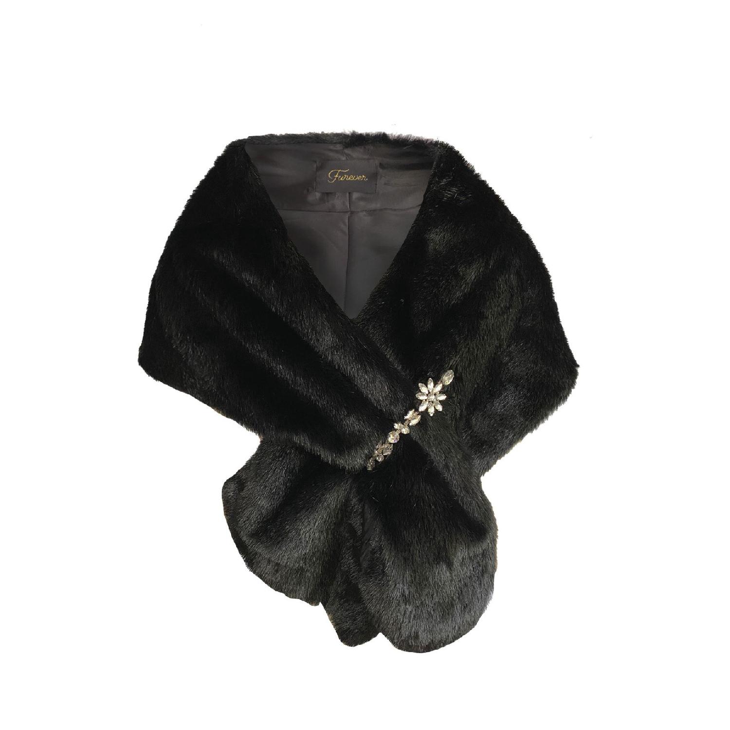 

Mink Fur Bridal Scarf With Stone білий