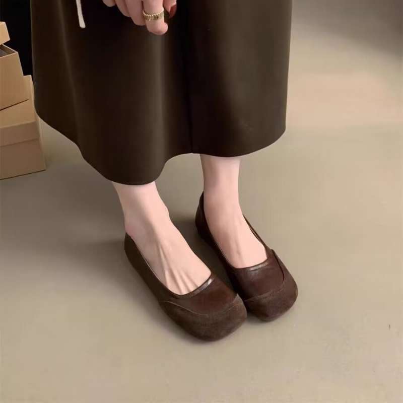 Retro soft-soled round head shallow mouth versatile single shoes grandma shoes Doudou shoes French Mary Jane shoes flat large size women's shoes