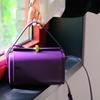 Sac boîte Boston violet framboise nouvelle mode portable petit carré design de niche cuir épaule bandoulière