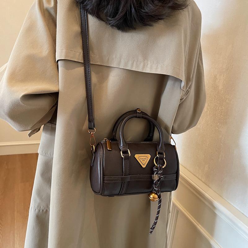 High-end Niche Bag Women's Autumn and Winter Retro New Fashion Messenger Bag Portable Commuter Pillow Bag