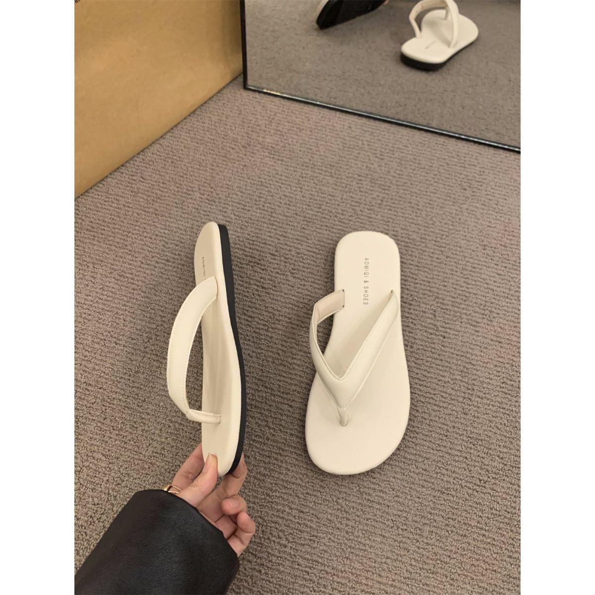 

Flat-bottomed flip-flops shoes women s shoes 2025 summer wear beach French small sandals soft-soled toe sandals 39